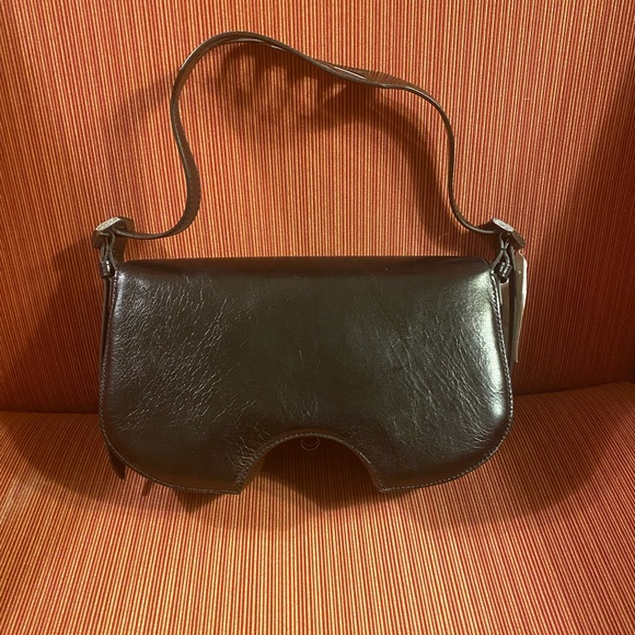 OFF-WHITE “Swiss Flap bag” in crackle leather with metallic Binder clip RARE - Picture 2 of 8